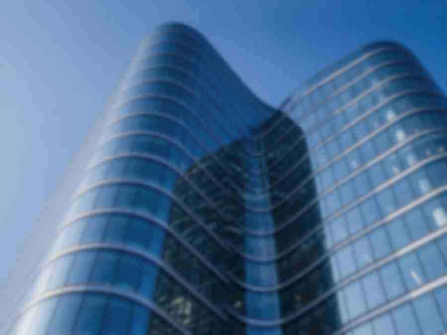 Curved glass skyscraper — original low-quality version